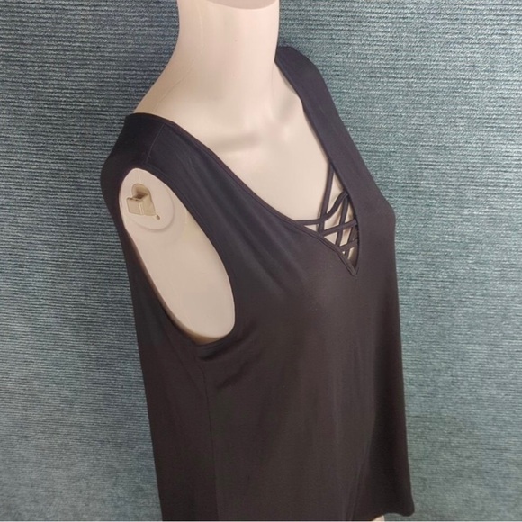 For Kitty Rescue! Feiersi Black Tank Top, Cross Cross Neckline - Picture 8 of 12